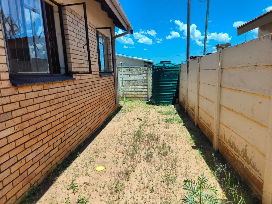 To Let 3 Bedroom Property for Rent in Jouberton North West